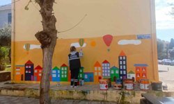 Efeler’in parkları renkleniyor