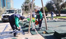 Efeler’deki parklarda yenileme çalışmaları sürüyor