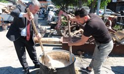 Başkan Erol kazan başına geçti: Sanayi esnafıyla keşkek dövdü