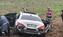 Otomobil ile kamyonet çarpıştı: 2 ölü, 3 ağır yaralı