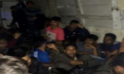 Kamyonet kasasından 39 göçmen çıktı