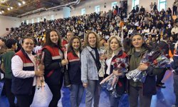 Karacasu Belediyesinden çiçekli mesaj "Okullarda şiddete Hayır, Sevgiye Evet