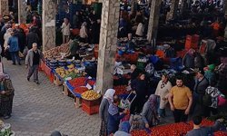 Karacasu'da Pazartesi bereketi: Tezgahlarda renk cümbüşü