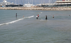 Kuşadası deniz sezonunu açtı