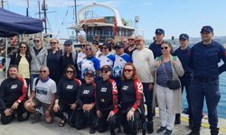 Kuşadası Körfezi'nden 200 kilo atık toplandı