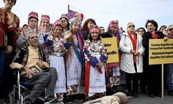 Kuşadası'nda 'Engelli' mücadelesinde 'Engelsiz Devrim'