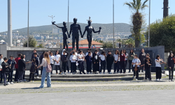 Kuşadası'nda gurur ve neşe 'Ata'nın huzurunda buluştu