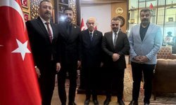MHP'li Cihangiroğlu'ndan Bahçeli'ye ziyaret: Çilek hediye ettiler
