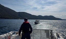 Kuşadası'nda sürüklenen teknedeki 2 kişi kurtarıldı