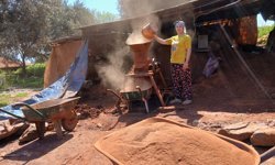 Tezgahta eşi, işin mutfağında kendisi: Çömlekçilikte kadın eli var