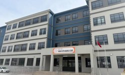 Son sınıf öğrencisi okulda tabanca ile yakalandı