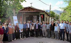 Rektör Kent yıllar sonra çocukluk arkadaşlarıyla buluştu