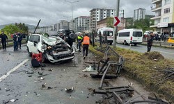 Kontrolden çıkan otomobil karşı şeride geçti: 1 ölü 7 yaralı
