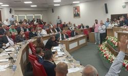 Aydın’da  CHP ile AK Parti arasında “ayrımcılık” tartışması: Alkışlı protesto