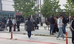 Makineden fırlayan metal parça can aldı