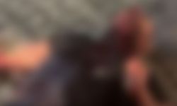 Husumetli olduğu akrabasının boğazını kesip öldürüp kahvehanenin önüne attı