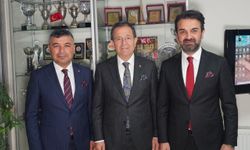 AYOSK’ta bayrak değişimi