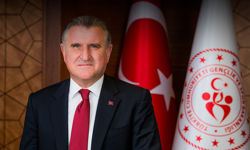 Bakan Kuyucak'taki gence sahip çıktı: Poyraz sahipsiz değil