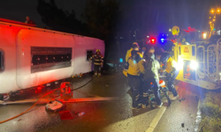 Yolcu otobüsü devrildi: Ölü ve yaralılar var