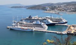 Dev kruvaziyerler Ege Port Limanı'nda