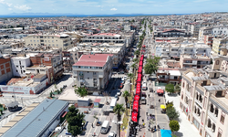 Dev Türk bayrağıyla yürüdüler