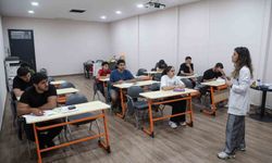 Efeler’de gençlere sınav desteği