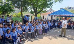 Efeler’in sanatçıları çocuklar için sahneye çıktı
