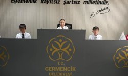 Germencik’te çocuklara koltuk devri, siyaseti gerdi