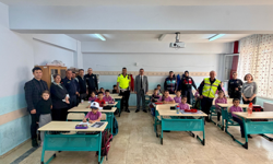 Kaymakam Ateş’ten öğrencilere trafik dersi: Miniklere hayati eğitim