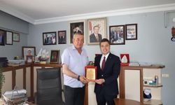 İş insanı Murat Görgülü’ye Kaymakam Gündoğdu’dan plaket