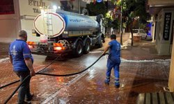 Nazilli Uzun Çarşı Büyükşehir ekipleriyle pırıl pırıl oldu