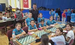 Nazilli Vakıfbank İlkokulu kızları satrançta Aydın şampiyonu oldu