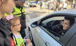 Nazillili minikler, sürücülere trafik kurallarını hatırlattılar