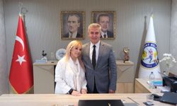 Ünlü türkücüden Başkan Erol’a ziyaret