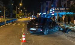 Nazilli'de iki araç çarpıştı; Kullanılamaz hale geldi