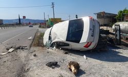 Didim'de kaza: devrilen araçta 3 kişi yaralandı