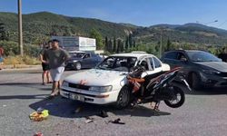 Aydın'da motosiklet otomobile ok gibi saplandı
