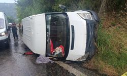 İşçi servisi devrildi: 1 ölü, 2'si ağır 10 yaralı