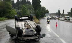 Aydın'da yağış kaza getirdi; Otomobil takla attı