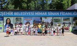 Aydınlı çocuklar toprağa dokunarak öğrendi