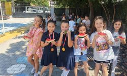 Aydınlı öğrencilere tatlı karne hediyesi