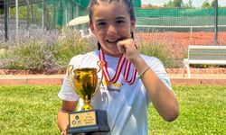 Aydınlı Zeynep’ten çifte kupa