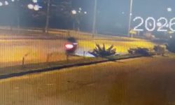 Bankete çarpan motosiklet sürücüsü ağır yalandı