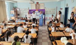 Kuşadası'nda 17 bin 952 öğrenci karne sevinci yaşadı