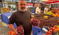 Nazilli pazarında kiraz şoku: Bir kirazın tanesi 75 lira