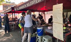Aydınlı Nazike abla çocukları için tezgah başında