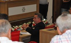 Yetişkin'den ilginç protesto: Meclis'e kendi mikrofonuyla geldi