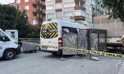 Servis aracının altında kalan yaşlı adam hayatını kaybetti