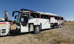 Kuşadası seferi yapan otobüs devrildi; 31 yaralı