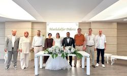 AK Parti heyetinden genç çifte nikâh şahitliği